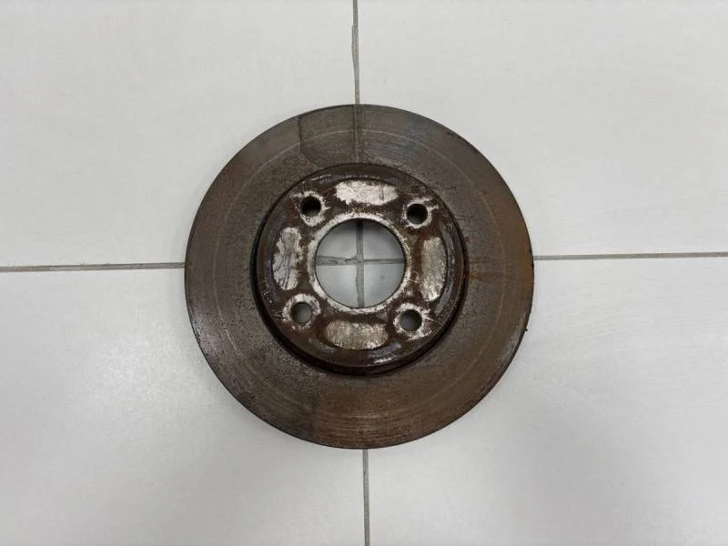 Диск тормозной передний Ford Fiesta (MK5) 2002-2008