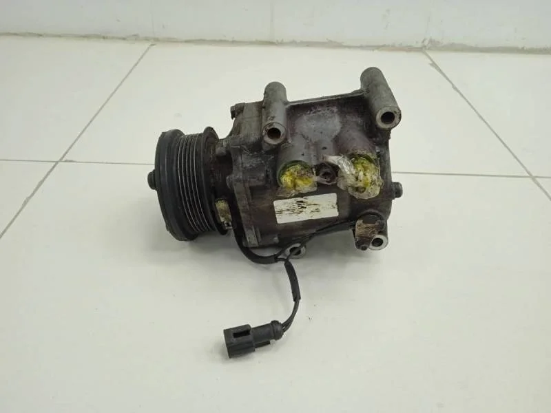 Компрессор системы кондиционирования Ford Fiesta (MK5) 2002-2008