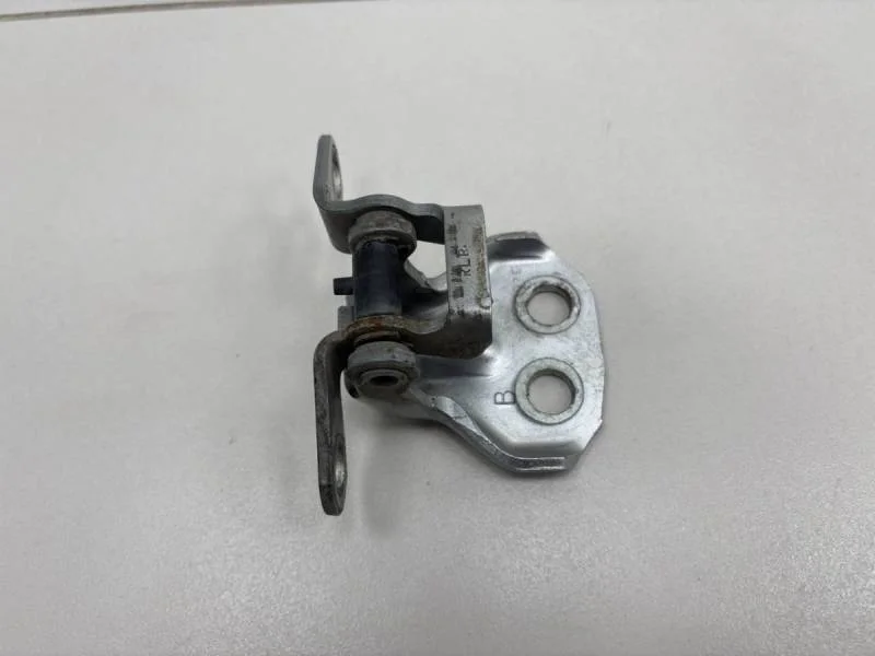 Петля двери задней правой нижняя Ford Fiesta (MK5) 2002-2008