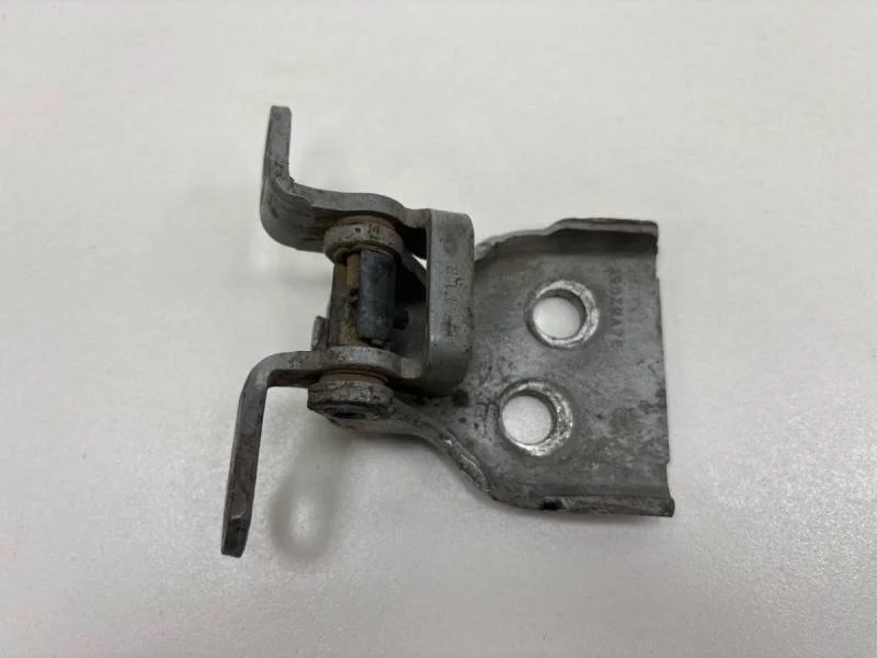 Петля двери передней правой нижняя Ford Fiesta (MK5) 2002-2008