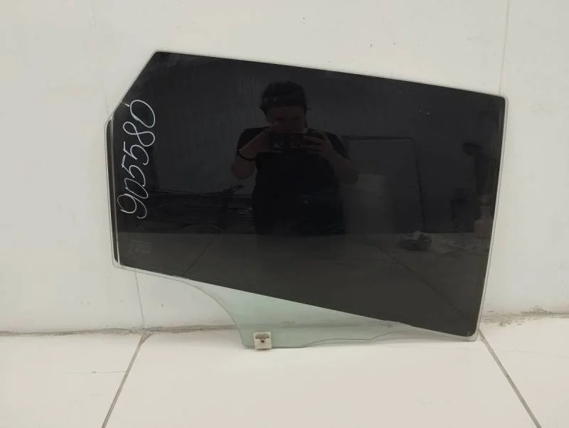 Стекло двери задней правой Mazda Mazda 3 (BK) 2002-2009