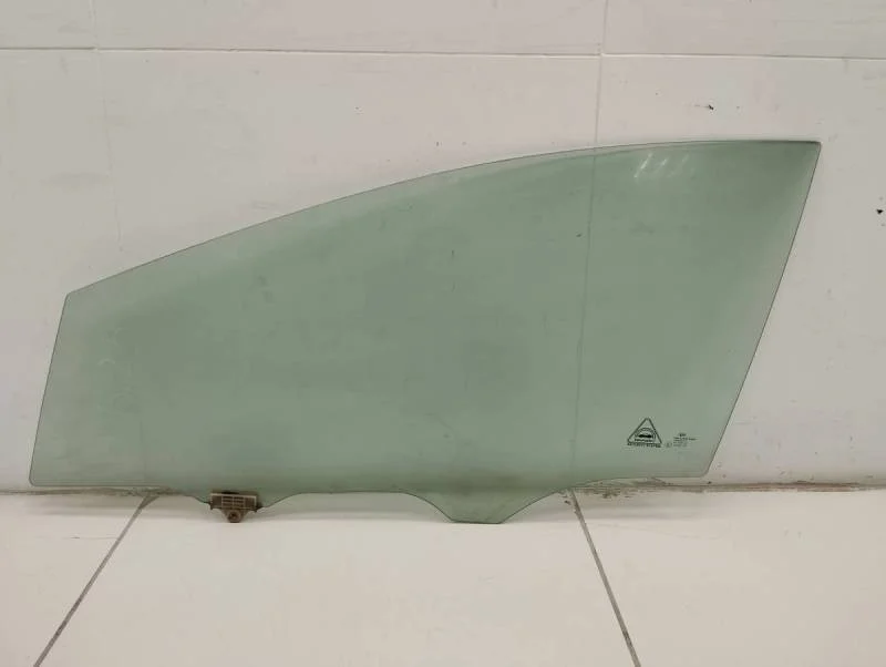 Стекло двери передней левой Kia Ceed (JD) 2012-2018