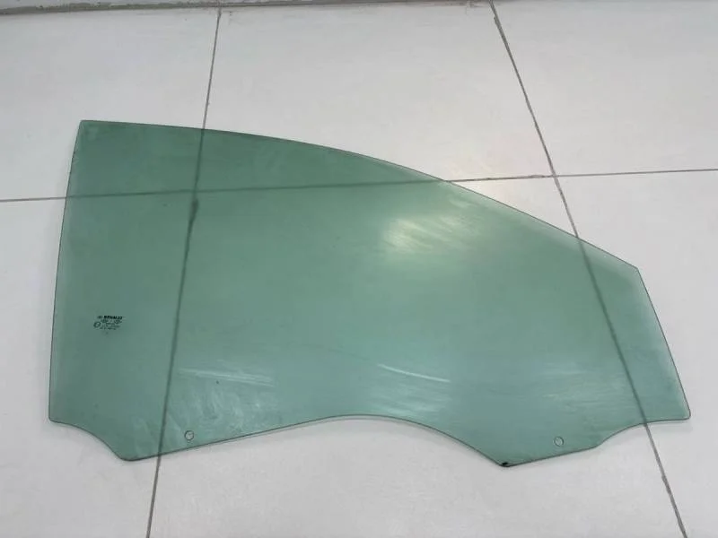 Стекло двери передней правой Renault Megane (2) 2002-2009
