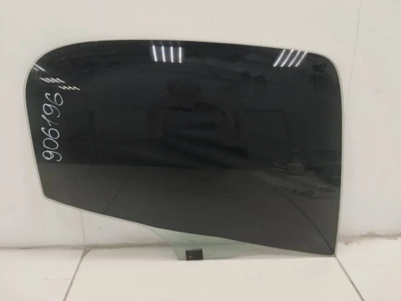 Стекло двери задней правой Peugeot 206 1998-2012