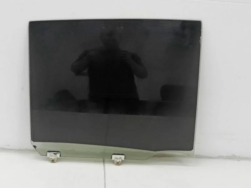 Стекло двери задней правой Nissan Tiida (C11) 2007-2014