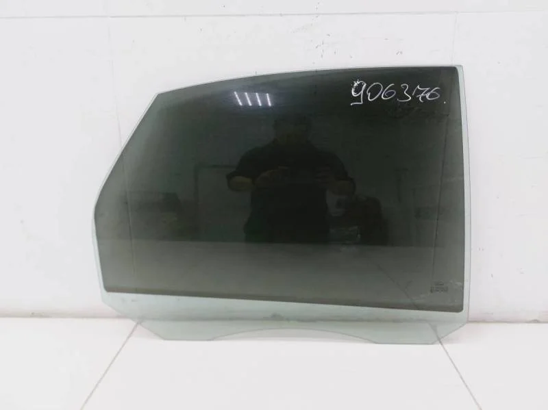 Стекло двери задней правой Ford Focus 2 (DB) 2008-2011