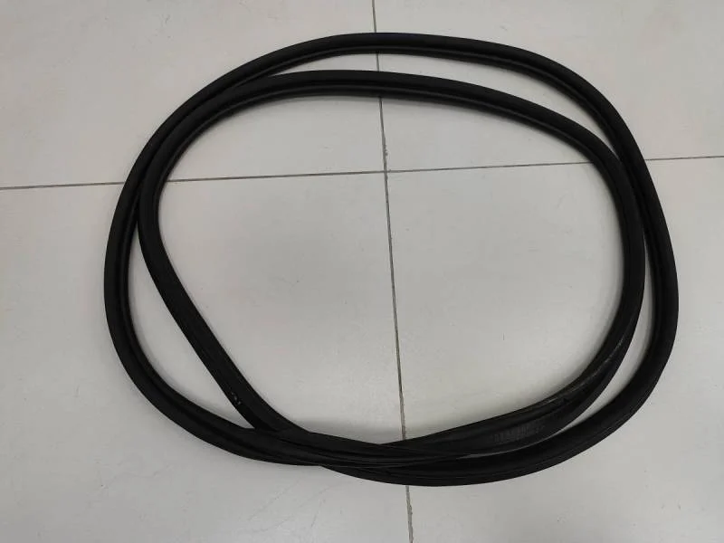 Уплотнитель багажника Mercedes-Benz ML-Class (W166) 2011>