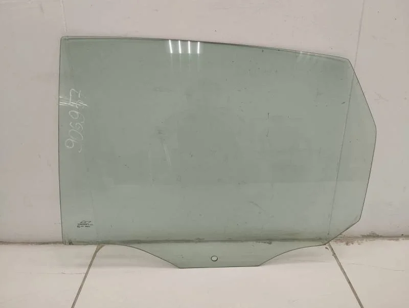 Стекло двери задней левой Ford Focus 1 1998-2004