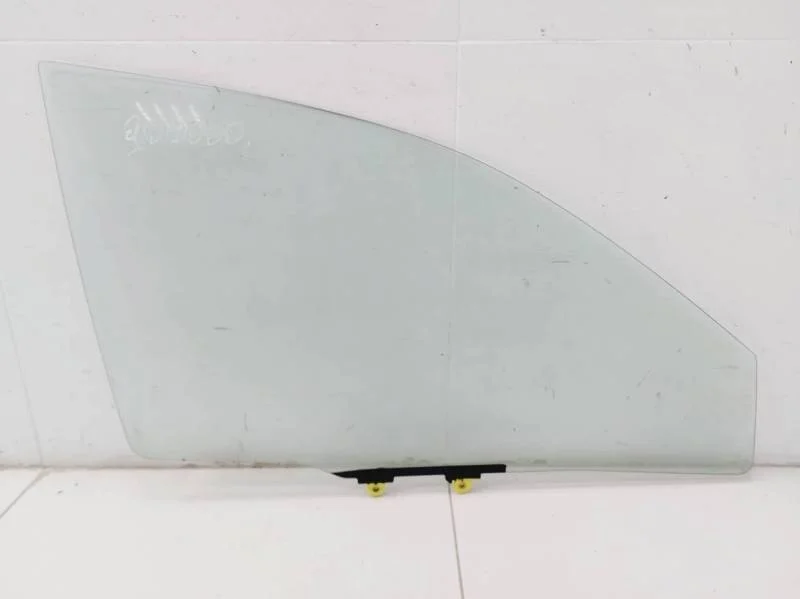 Стекло двери передней правой Mitsubishi Lancer 9  (CS/Classic) 2000-2011