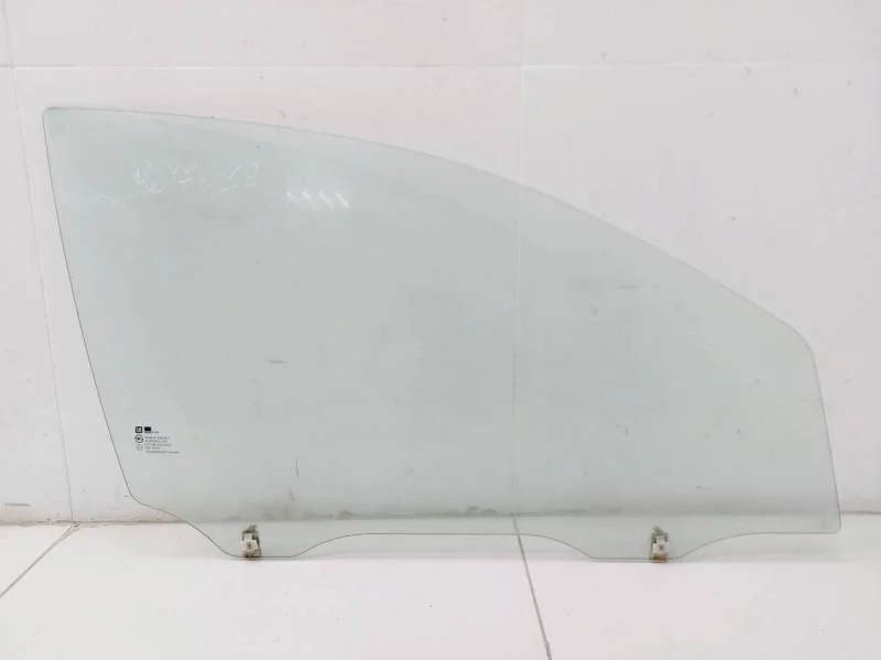Стекло двери передней правой Chevrolet Aveo T250 2005-2011