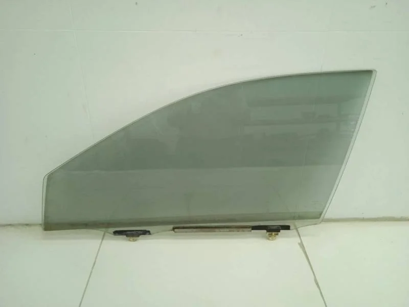 Стекло двери передней левой Toyota Corolla E120 2001-2007