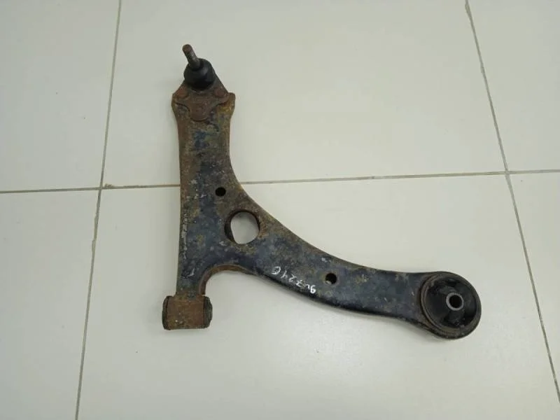 Рычаг передний правый Toyota Corolla E120 2001-2007