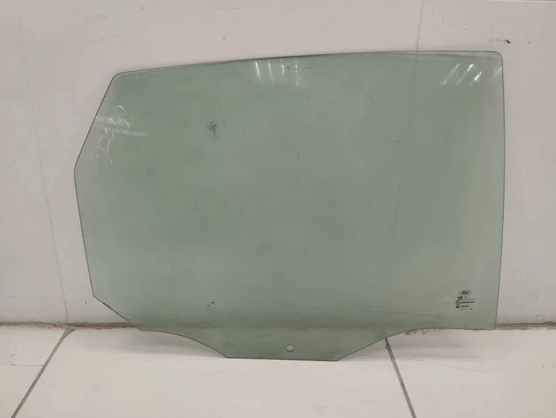 Стекло двери задней правой Ford Focus 1 1998-2004