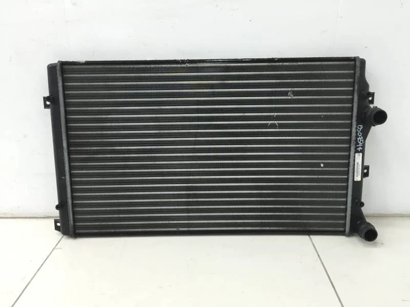 Радиатор охлаждения двигателя Volkswagen Golf 6 (5K) 2009-2013