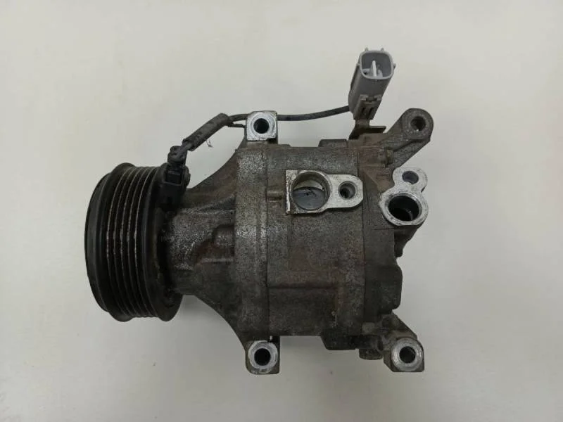 Компрессор системы кондиционирования Toyota Corolla E120 2001-2007
