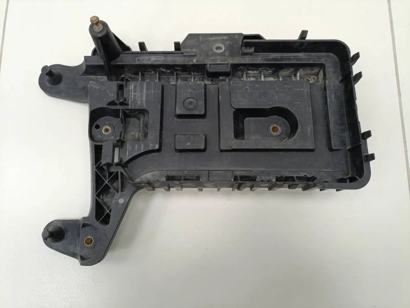 Крепление АКБ (корпус / подставка) Volkswagen Golf 6 (5K) 2009-2013