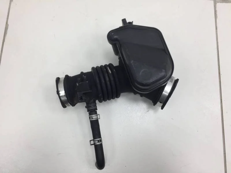 Патрубок воздушного фильтра Nissan Primera (P12) 2002-2007