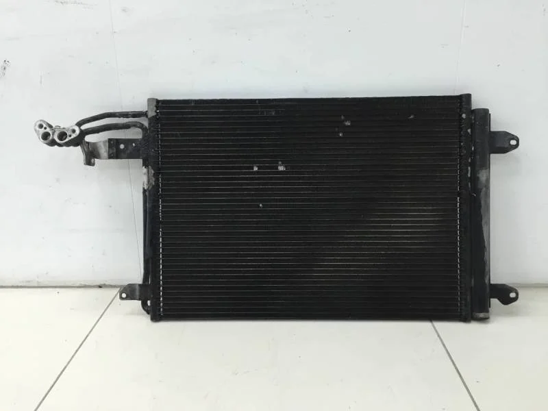 Радиатор кондиционера (конденсер) Volkswagen Golf 6 (5K) 2009-2013