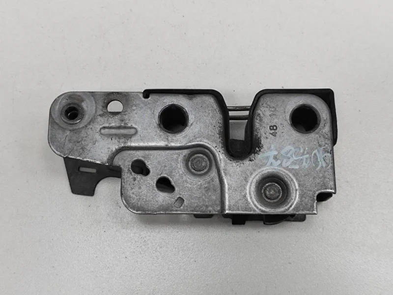 Замок капота Volkswagen Golf 6 (5K) 2009-2013