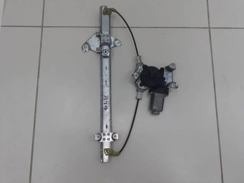 Стеклоподъемник электр. задний правый Nissan Primera (P12) 2002-2007