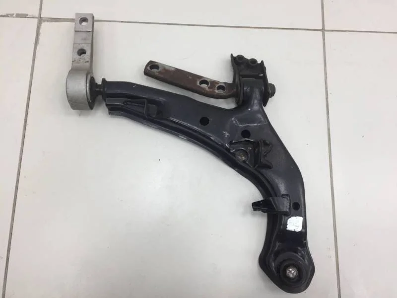 Рычаг передний нижний правый Nissan Primera (P12) 2002-2007