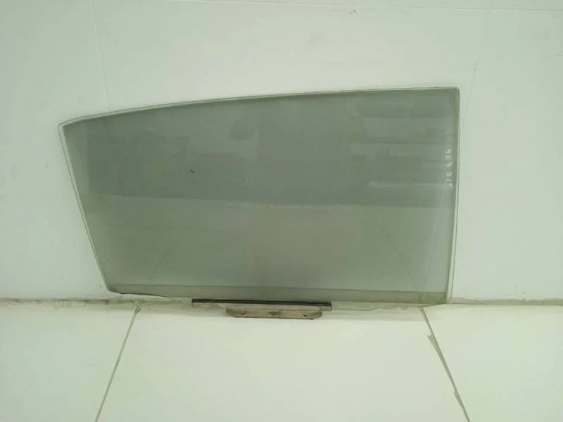 Стекло двери задней правой Toyota Corolla E120 2001-2007