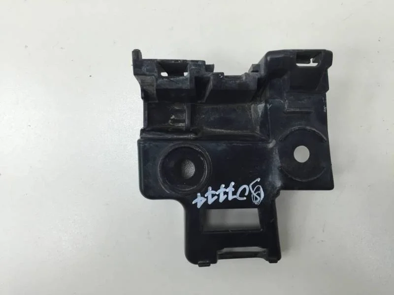 Направляющая заднего бампера правая Volkswagen Golf 6 (5K) 2009-2013