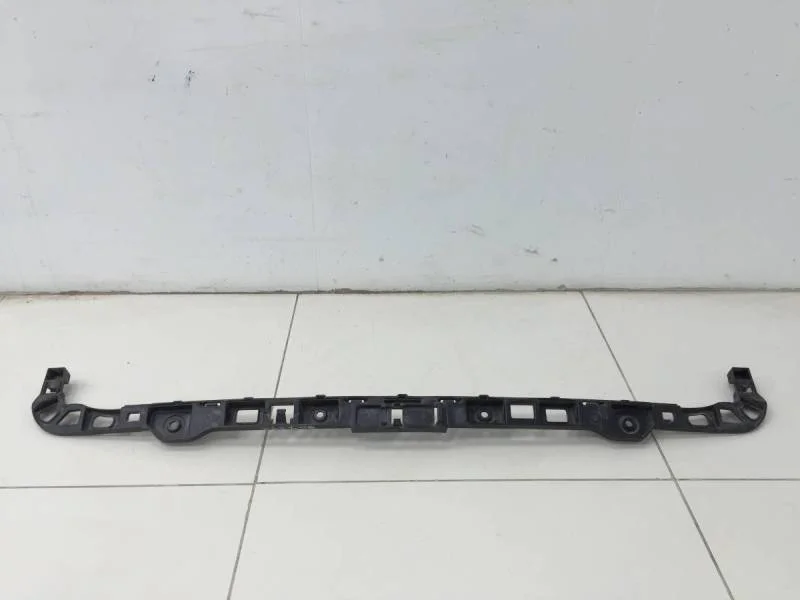 Направляющая заднего бампера Volkswagen Golf 6 (5K) 2009-2013