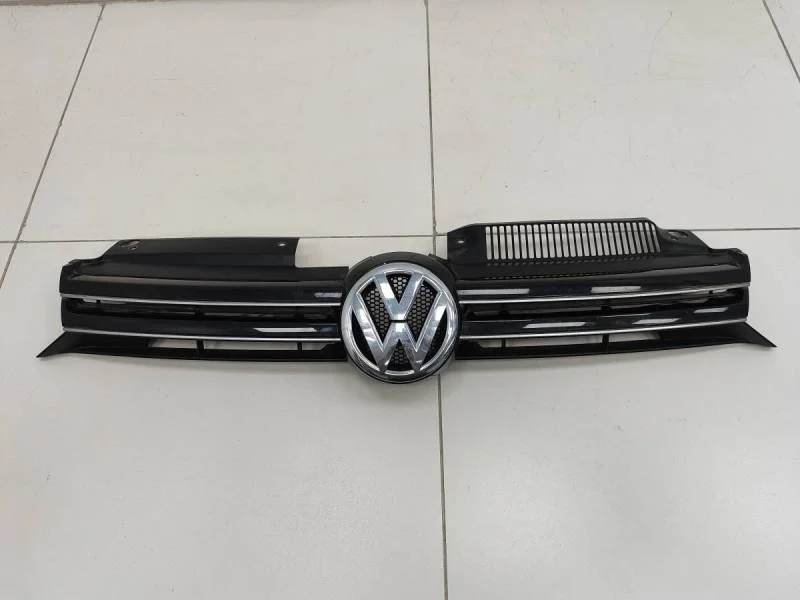 Решетка радиатора Volkswagen Golf 6 (5K) 2009-2013
