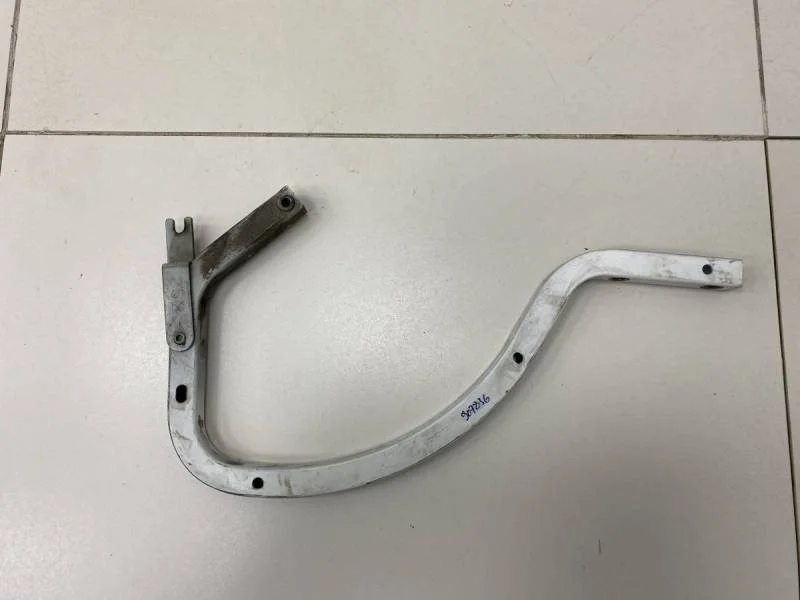 Петля крышки багажника Toyota Corolla E150 2006-2013