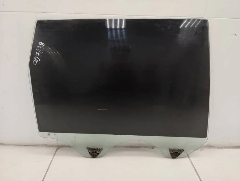 Стекло двери задней правой Volkswagen Touareg (7L) 2002-2010