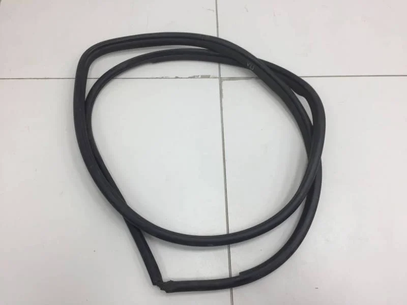 Уплотнитель проема двери передней левой Toyota Corolla E150 2006-2013