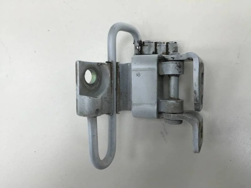 Петля двери передней правой нижняя Volkswagen Golf 6 (5K) 2009-2013