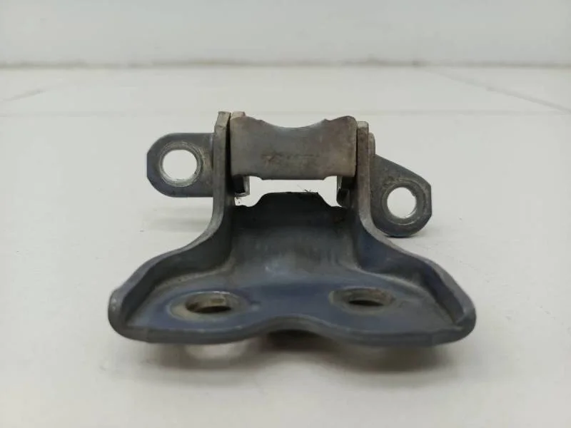 Петля двери передней левой нижняя Toyota Corolla E120 2001-2007