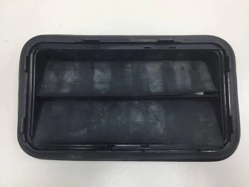 Решетка вентиляционная Toyota Corolla E150 2006-2013