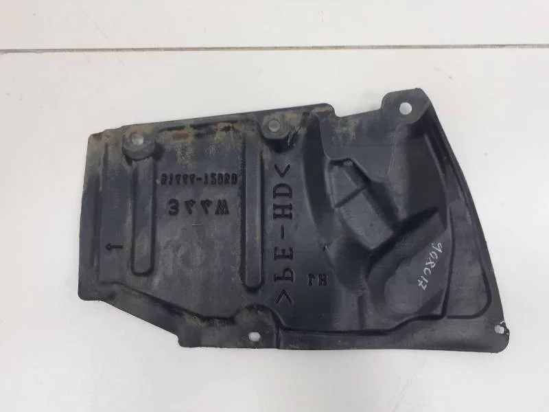 Пыльник двигателя нижний левый Toyota Corolla E150 2006-2013