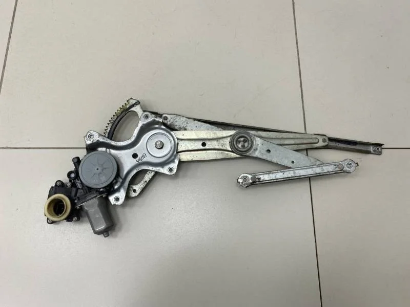 Стеклоподъемник электр. передний левый Toyota Corolla E150 2006-2013