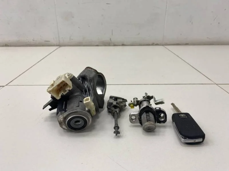 Замок зажигания (комплект) Toyota Corolla E150 2006-2013