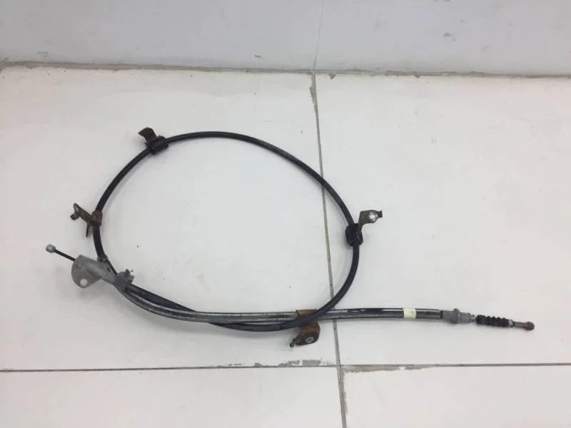 Трос стояночного тормоза левый Toyota Corolla E150 2006-2013