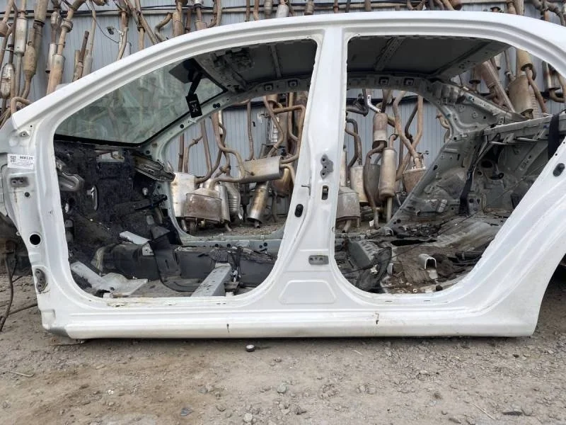 Порог со стойкой левый Toyota Corolla E150 2006-2013