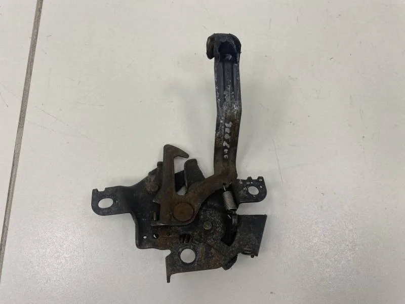 Замок капота Toyota Corolla E150 2006-2013