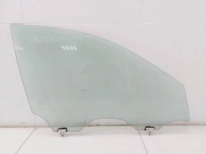 Стекло двери передней правой Infiniti M (Y50) 2005-2010