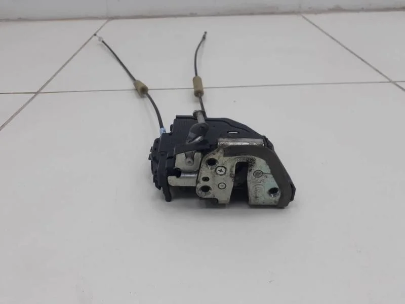 Замок двери задней левой Toyota Corolla E150 2006-2013