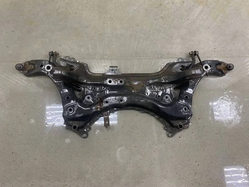 Балка подмоторная Toyota Corolla E150 2006-2013