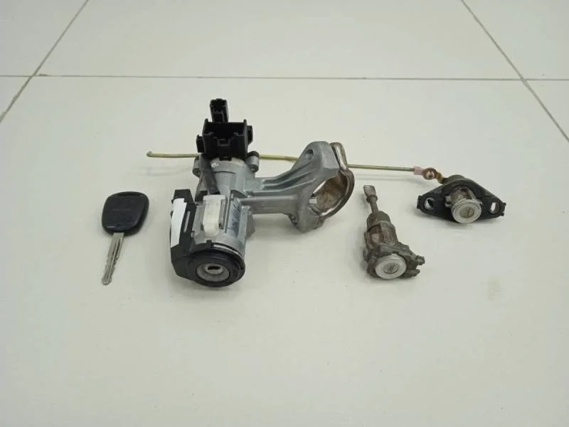 Замок зажигания (комплект) Toyota Corolla E120 2001-2007