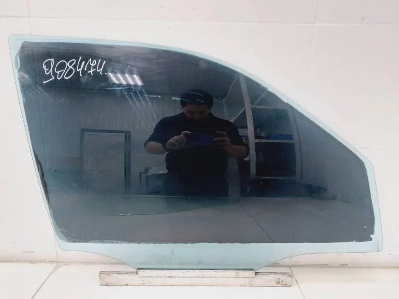 Стекло двери передней правой Mercedes-Benz E-Class (W210) 1995-2002