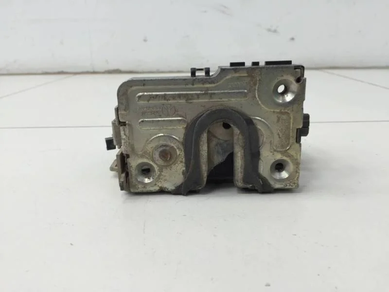 Замок двери задней левой Renault Sandero 2009-2014