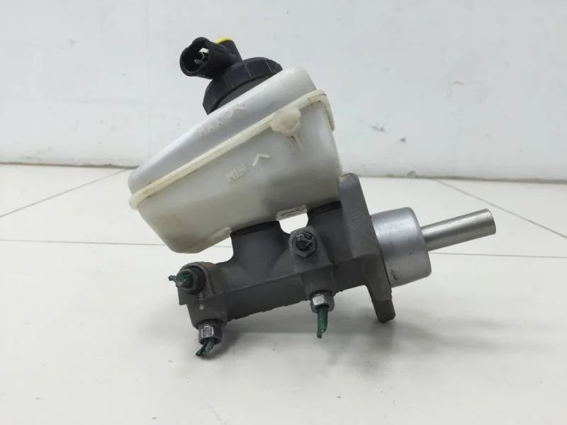 Цилиндр тормозной главный Renault Sandero 2009-2014