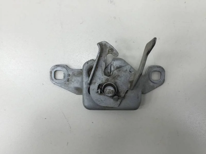 Замок капота Renault Sandero 2009-2014