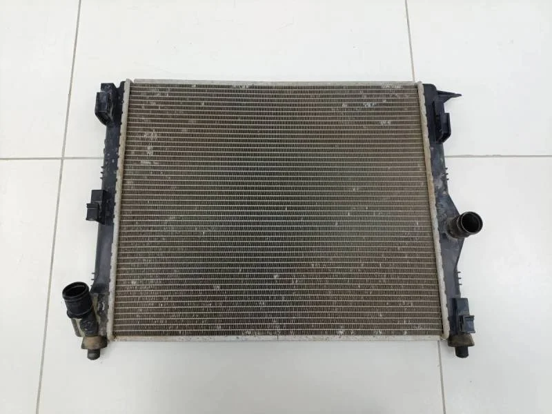 Радиатор охлаждения двигателя Renault Sandero 2009-2014